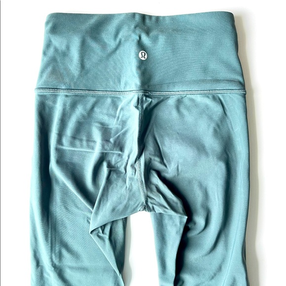 Lululemon Mid-Length Sea Green Leggings 23” - Picture 1 of 3